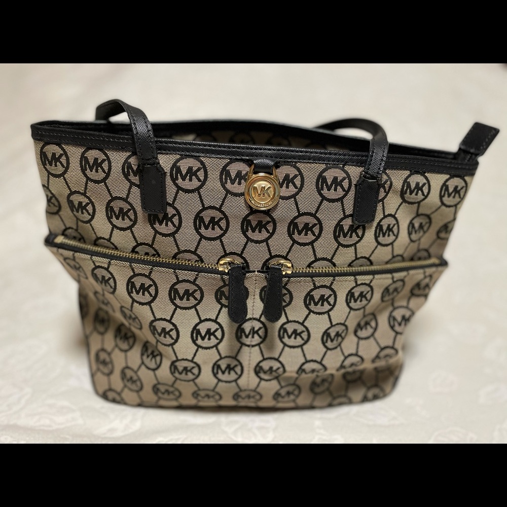 Michael Kors shoulder bag purse.